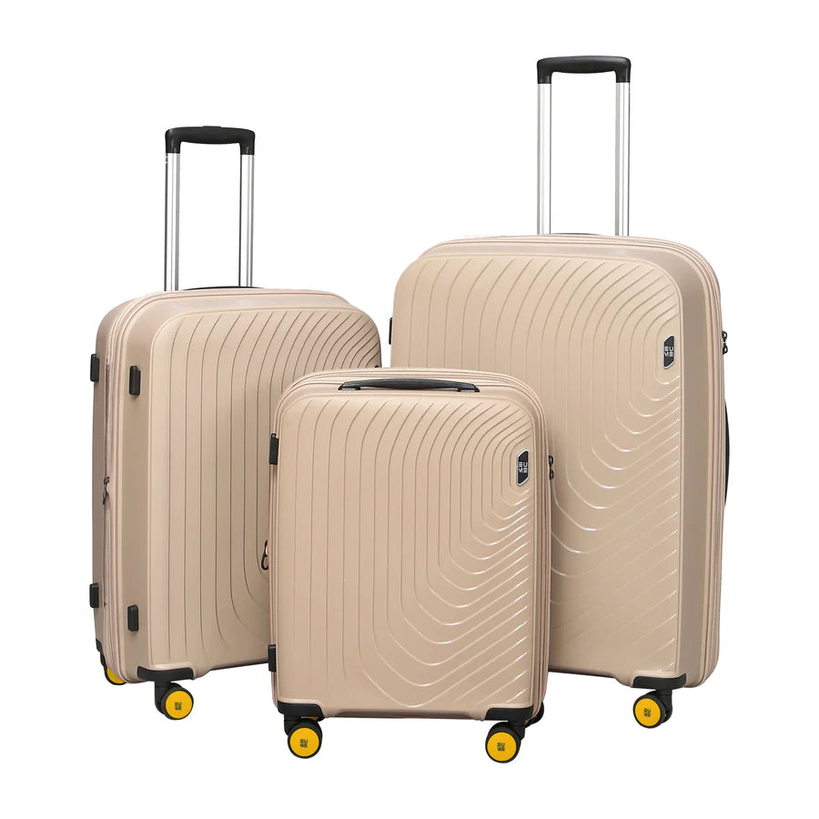 Wanderer Cabin + Check-In Large luggage set in stylish beige color.