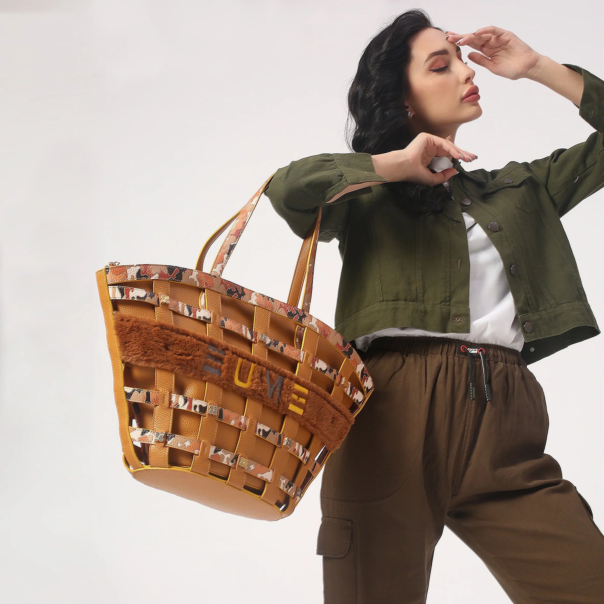 Trendy Praline Tote Bag in stylish woven design, perfect for everyday use.